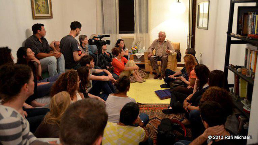 Israelis gather in private homes to hear the experiences of Holocaust survivors 