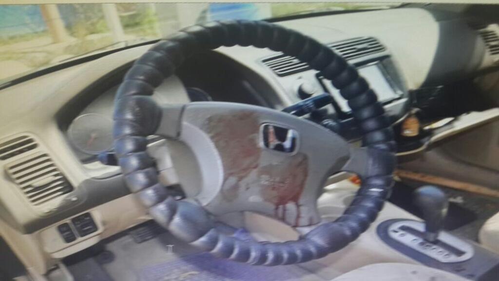 דם ברכב ששימש את דוידוביץ' במהלך חטיפת הצעיר ב-2015 שני צעירים בן דוידוביץ' ו לירון חייט חטפו חטיפה חטוף גבר בן 26 אלימות מכות רקע רומנטי כי יצא עם בת זוג של אחד מהם