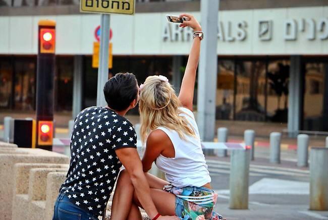 אי אפשר בלי סלפי אחד מהשדה