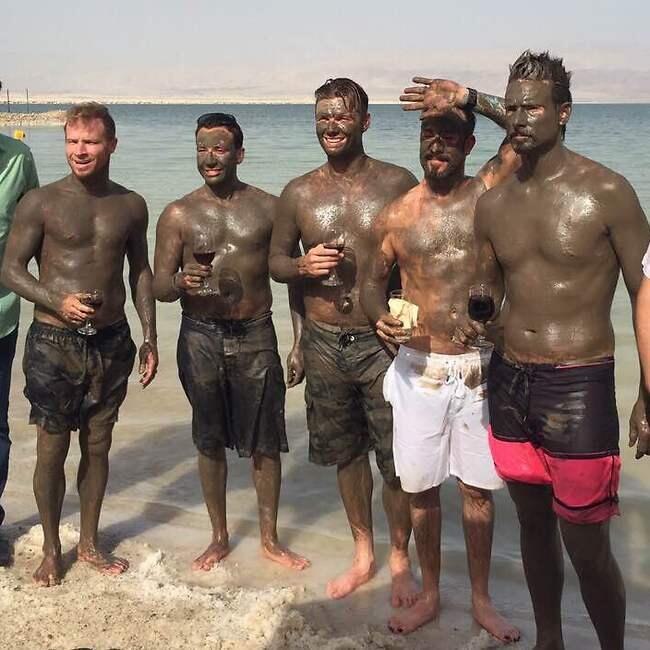 הכי ישראלי שיש. הבקסטריט בויז מרוחים בבוץ (צילום: רפי דלויה) הכי ישראלי שיש. הבקסטריט בויז מרוחים בבוץ