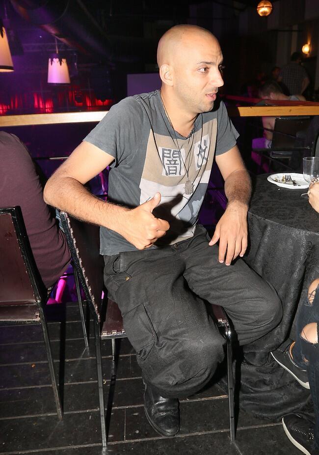 בערב בהופעה בבוקר בטיפת חלב. עידן רייכל (צילום: ענת מוסברג) בערב בהופעה בבוקר בטיפת חלב. עידן רייכל