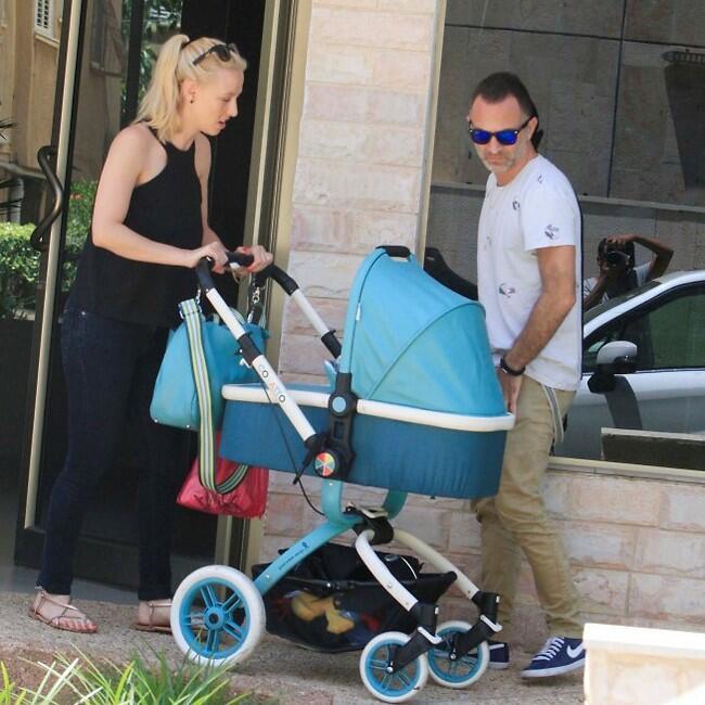 לקחנו את הכל? שלום מיכאלשווילי וענבל שלוי עם הבייבי ארי