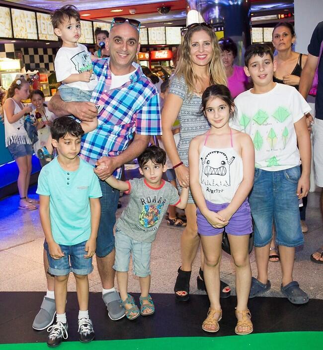 אבא במשרה מלאה. יובל שם טוב בהרכב משפחתי מלא (צילום: רפי דלויה) אבא במשרה מלאה. יובל שם טוב בהרכב משפחתי מלא