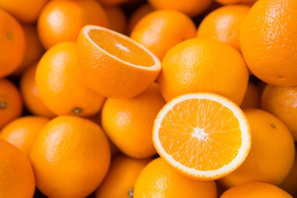 איך יודעים שהחורף בדרך? התפוזים פה (צילום: shutterstock) איך יודעים שהחורף בדרך? התפוזים פה