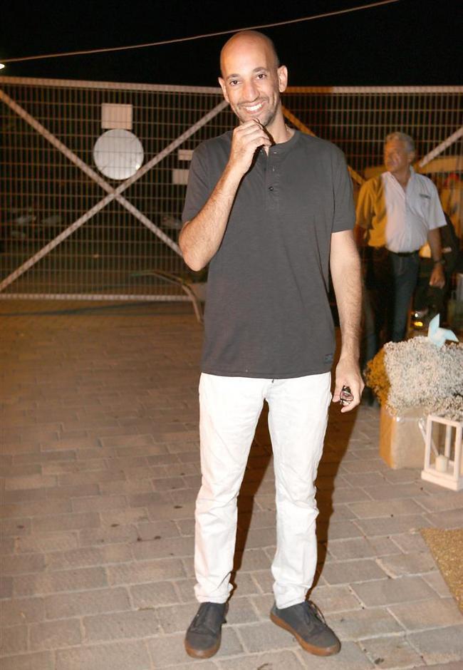 אתה לא אבי הזמר? אבי דנגור