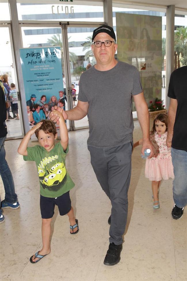 אבא, יהיה חמור אמיתי? דב גיל-הר והבן אבא, יהיה חמור אמיתי? דב גיל-הר והבן