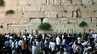 מתפללים בכותל המערבי
