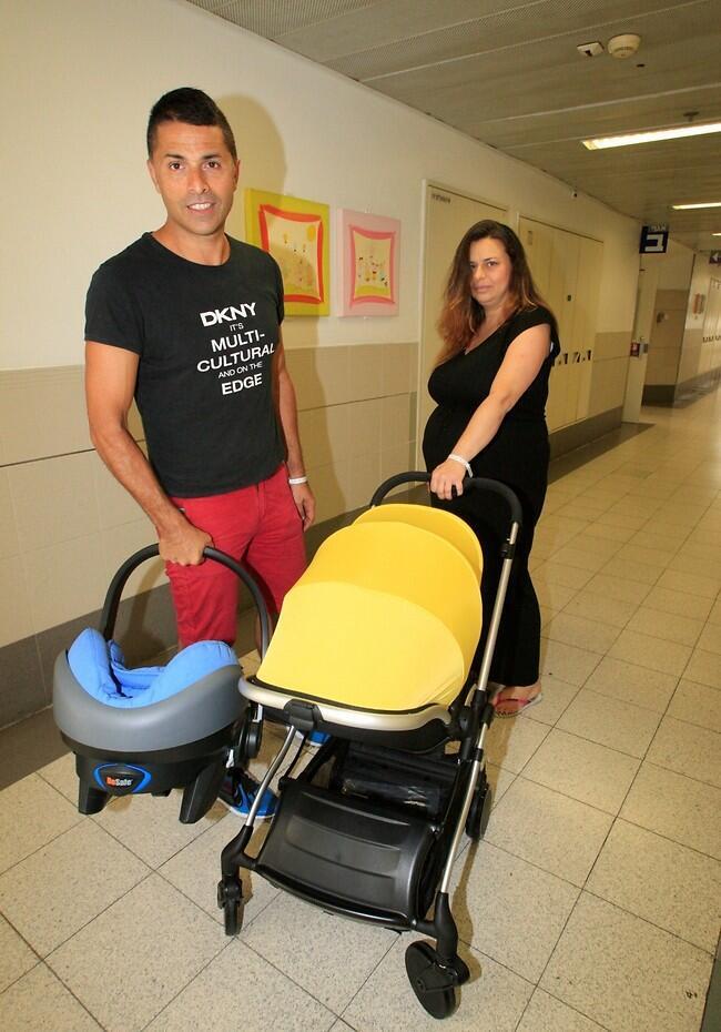 מחובר פלוס פלוס. נדב ומירה עם הבייבי 