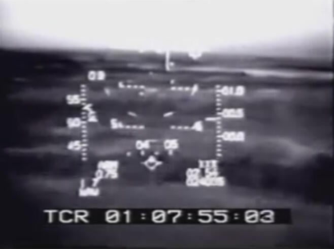 תקיפת הכור בעיראק. תיעוד מאחד המטוסים (צילום: ארכיון צה"ל ומערכת הביטחון) תקיפת הכור בעיראק. תיעוד מאחד המטוסים