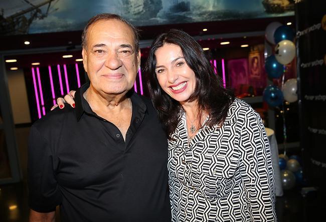 חיבוק מהשרה. זאב רווח חוגג 75 עם מירי רגב