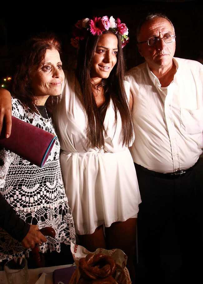ותודה להוריי. קדרי