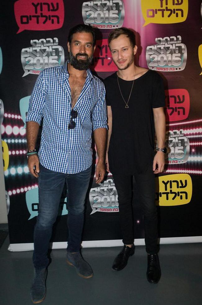 החתיכים הנועזים. יון תומרקין וזוהר ליבה (צילום: עודד קרני) החתיכים הנועזים. יון תומרקין וזוהר ליבה
