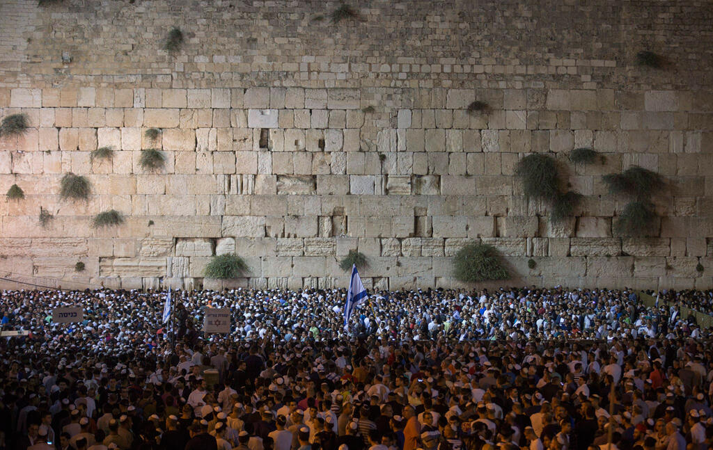 Yok Kippur prayer at the Western Wall 