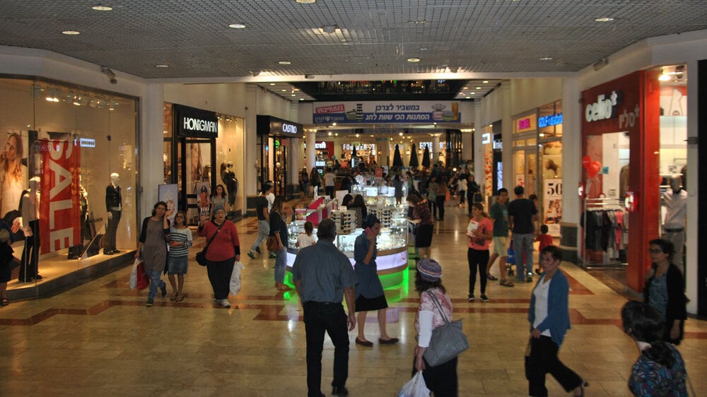 Jerusalem's mall open (Photo: Ofer Meir) Jerusalem's mall open