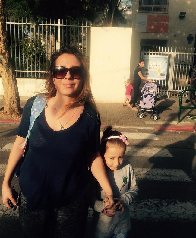 זהירות בדרכים זה חשוב לי ולך. ליטל שוורץ וביתה זהירות בדרכים זה חשוב לי ולך. ליטל שוורץ וביתה