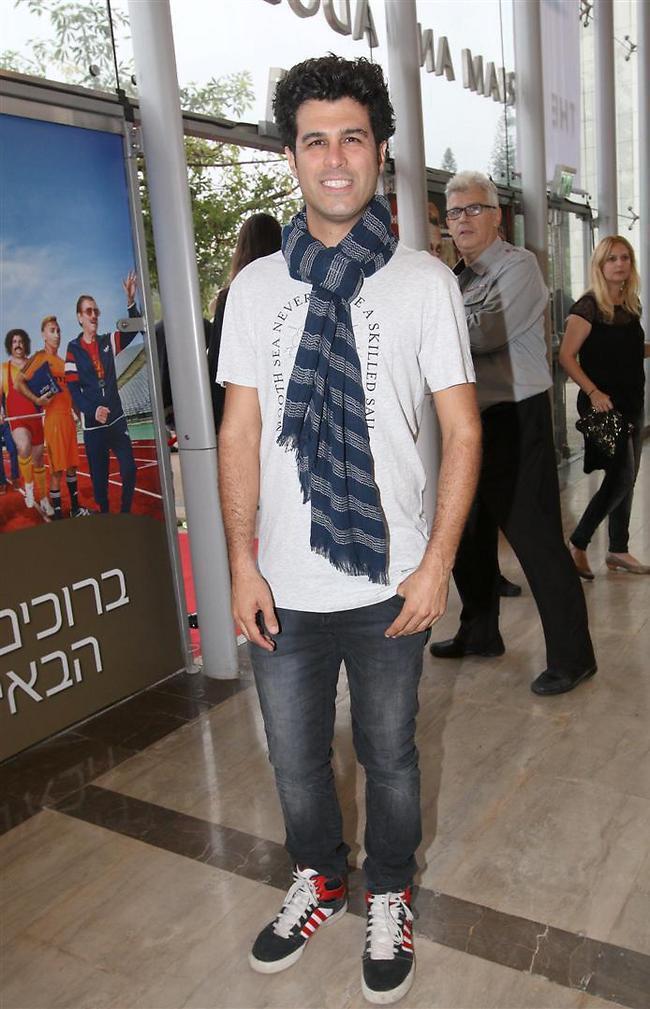 שומר לא להתקרר. טל מוסרי (צילום: ענת מוסברג) שומר לא להתקרר. טל מוסרי