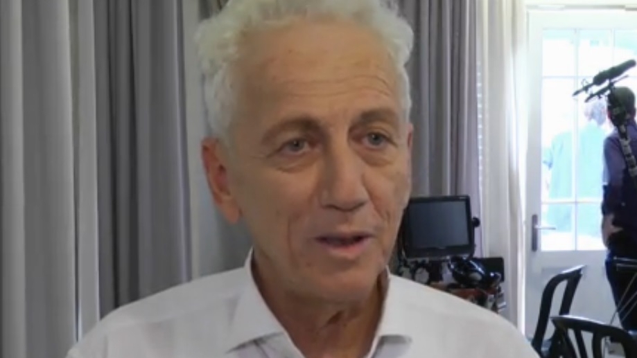 מושונוב. "ברגע שהפוליטיקה נכנסה הבנו שאנחנו חייבים להתייחס גם אליה במערכונים" מושונוב. "ברגע שהפוליטיקה נכנסה הבנו שאנחנו חייבים להתייחס גם אליה במערכונים"