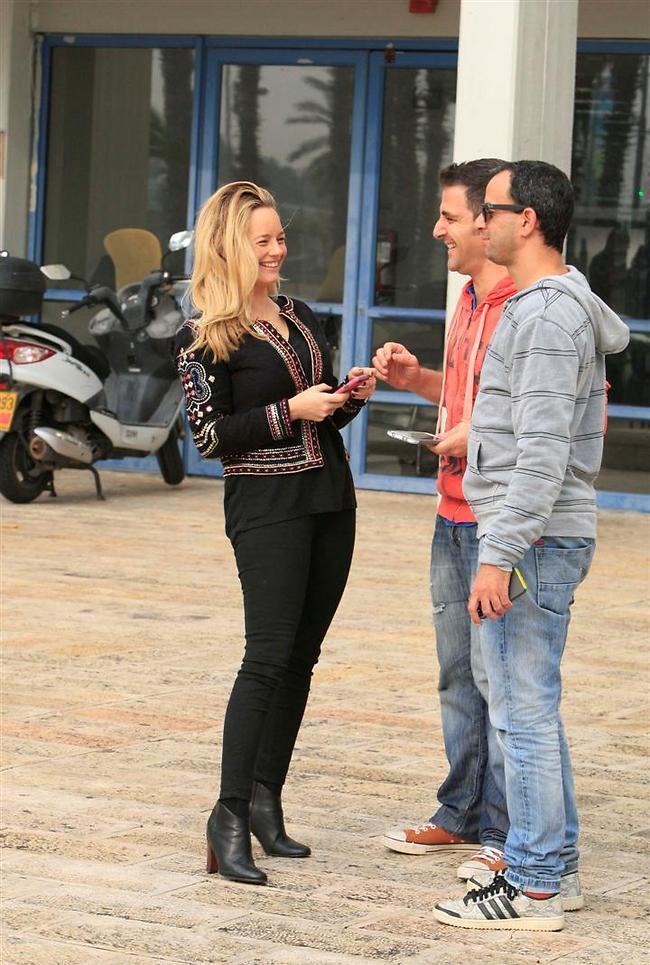 החיוך שלך זה כמו דלק (צילום: מוטי לבטון) החיוך שלך זה כמו דלק