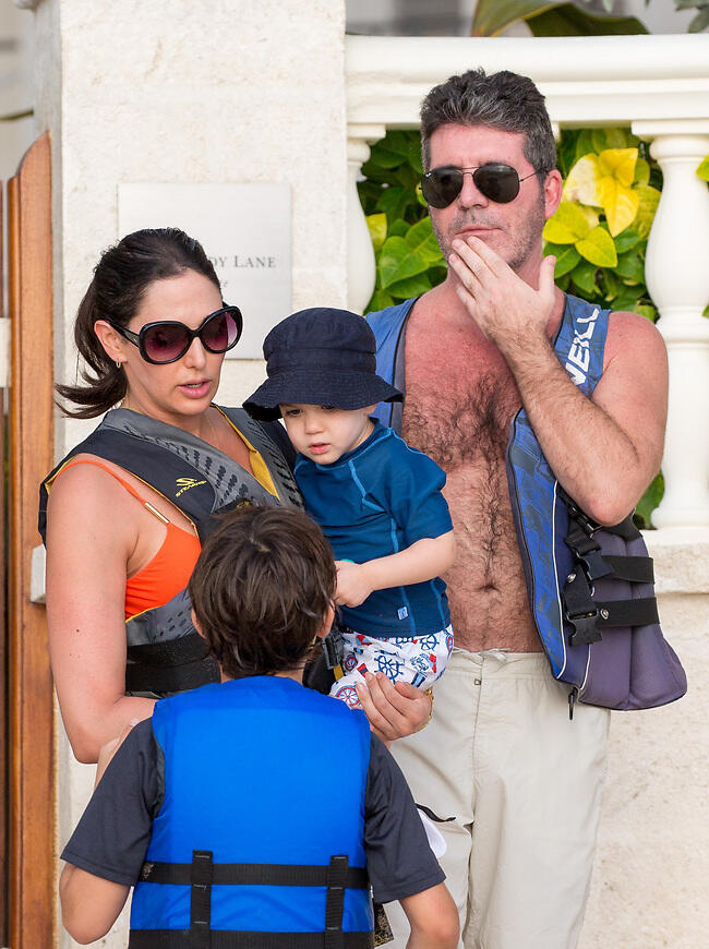 חבר'ה למה פרצוף תשעה באב? אתם בברבדוס! (צילום: Splashnews) חבר'ה למה פרצוף תשעה באב? אתם בברבדוס!