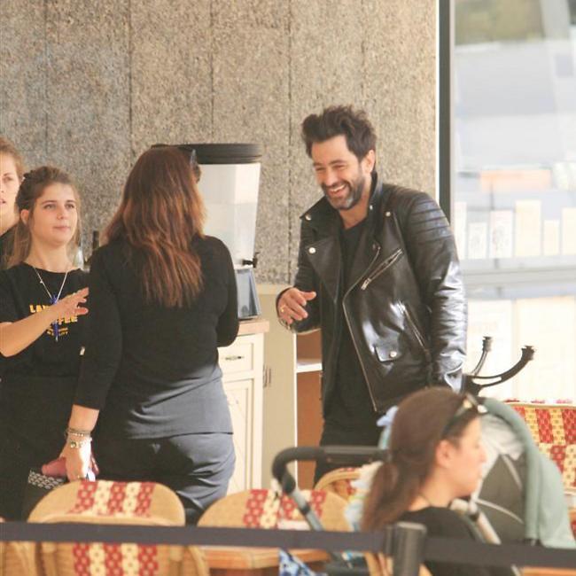 סתם, עבדתי עלייך, כבר שילמתי כשלא ראית (צילום: מוטי לבטון) סתם, עבדתי עלייך, כבר שילמתי כשלא ראית