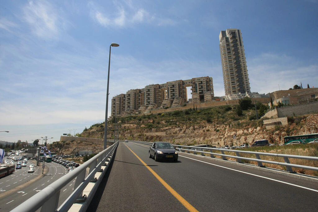 עדת תביעה בפרשת הולילנד: "אמרו לי לחתום על התוכניות או שיפטרו אותי" (צילום: אלכס קולומויסקי) עדת תביעה בפרשת הולילנד: "אמרו לי לחתום על התוכניות או שיפטרו אותי"