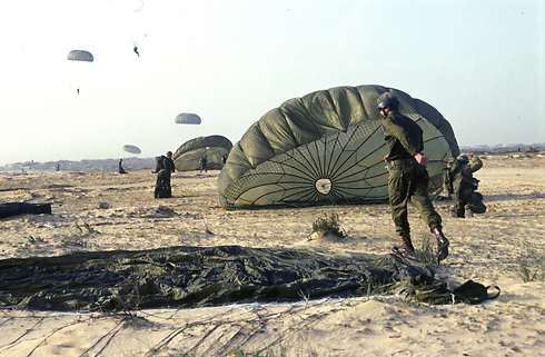 IDF recruits paradropping during an exercise (Photo: The Defense Ministry) IDF recruits paradropping during an exercise