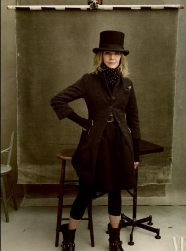 דיאן קיטון מראה לנו מי הבוס (צילום: Annie Leibovitz) דיאן קיטון מראה לנו מי הבוס
