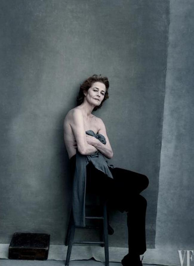 שרלוט רמפלינג מעלה את הרף (צילום: Annie Leibovitz) שרלוט רמפלינג מעלה את הרף