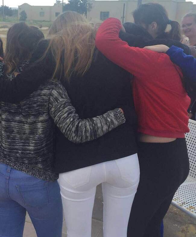 חיבוק קבוצתי חיבוק קבוצתי