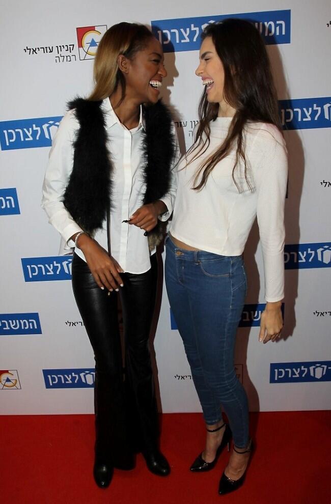 מתים לדעת מה כל כך מצחיק? איינאו והודא נקאש (צילום: רפי דלויה) מתים לדעת מה כל כך מצחיק? איינאו והודא נקאש