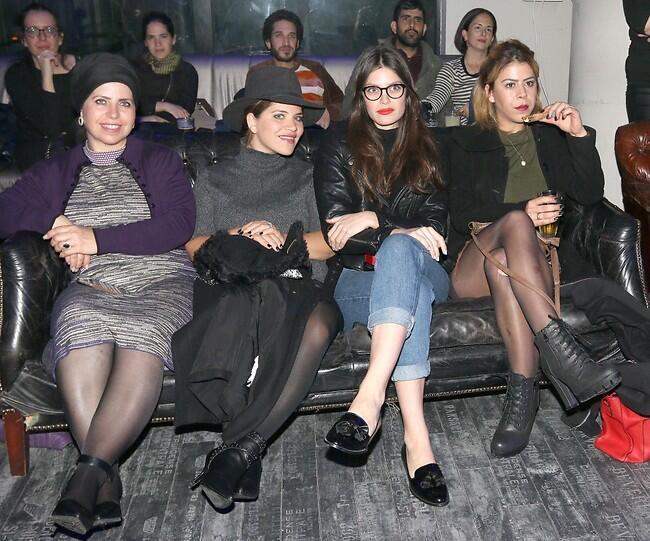 נחשו מי שייכת למשפחה. ג'קי אזולאי עם לירז דרור האמא מרים אלחרר והאחות פאריה