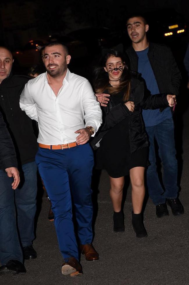 אולי אני אשיר את "ליצן קטן שלי"? עומר אדם אולי אני אשיר את "ליצן קטן שלי"? עומר אדם