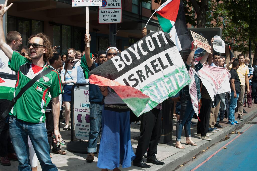 Anti-Israel rally in London, 2014 (Photo: citizenside.com) Anti-Israel rally in London, 2014