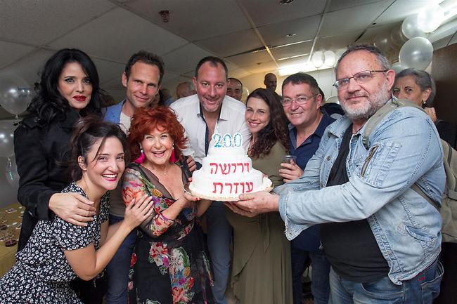 ועכשיו בבגדים רגילים