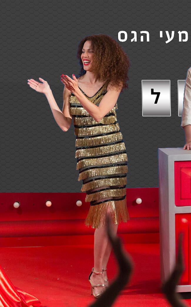 גם התלבושות הגיעו מהניינטיז?