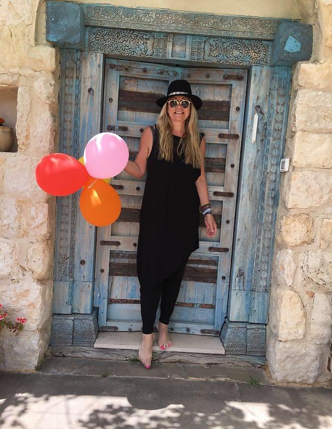 זה בלונים או שאת סתם שמחה לראות אותנו? רפאלי (צילום: נשמות טובות) זה בלונים או שאת סתם שמחה לראות אותנו? רפאלי