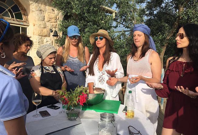 מעגל נשי! (צילום: נשמות טובות) מעגל נשי!