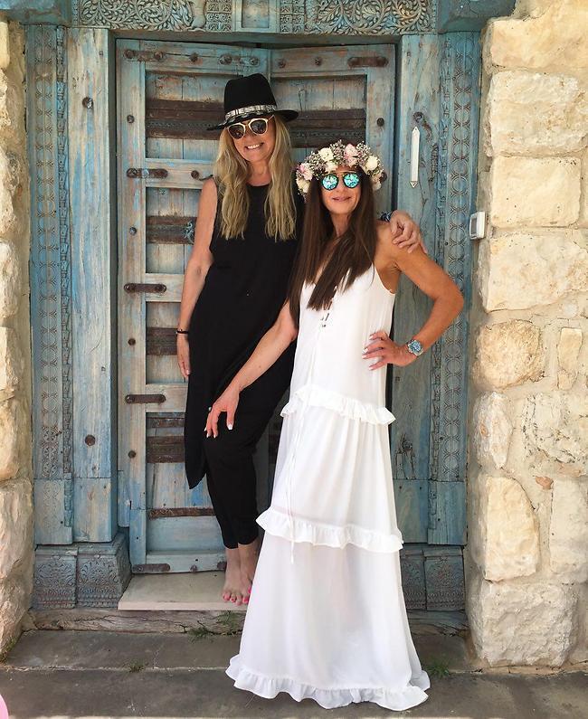 BFF. לאה שנירר וציפי רפאלי (צילום: נשמות טובות) BFF. לאה שנירר וציפי רפאלי