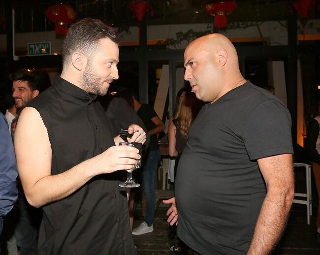 אנחנו נעשה שם מסיכות פנים? ליאון שניידרובסקי ואסף אטדגי (צילום: ענת מוסברג) אנחנו נעשה שם מסיכות פנים? ליאון שניידרובסקי ואסף אטדגי