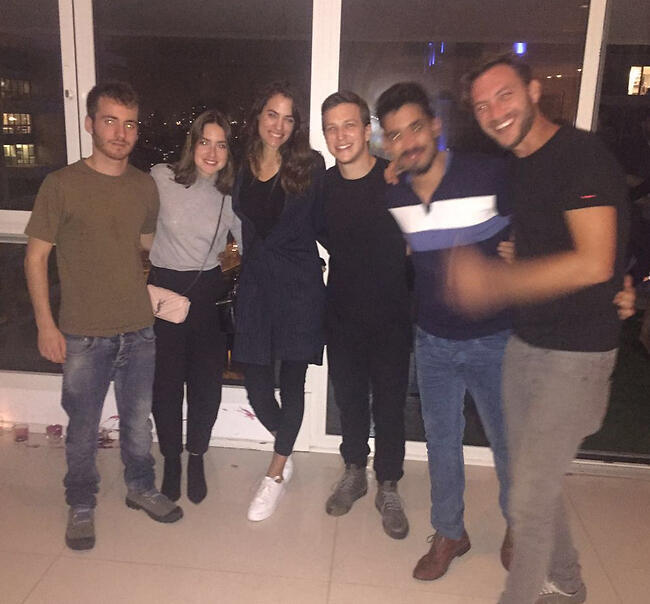 הגעתם לפה על גלגיליות? עוז זהבי, מאור מימון, לי בירן, דר זוזובסקי, אליאנה תדהר ודניאל מורשת הגעתם לפה על גלגיליות? עוז זהבי, מאור מימון, לי בירן, דר זוזובסקי, אליאנה תדהר ודניאל מורשת