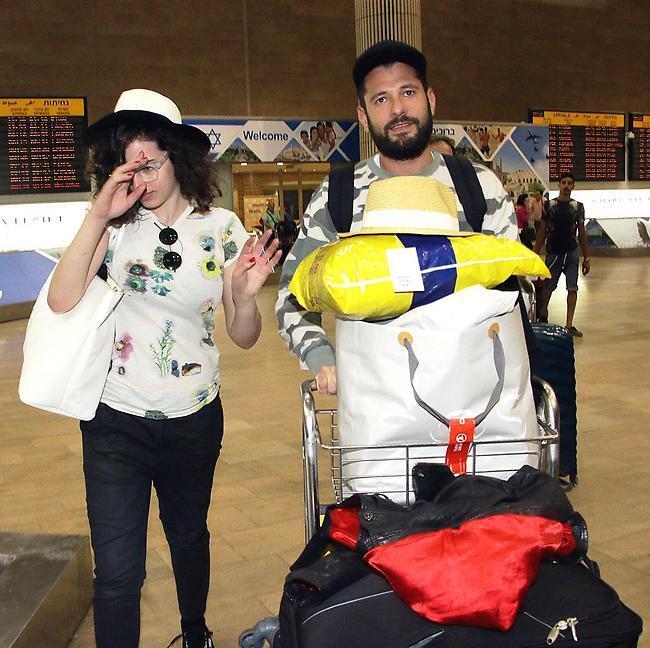 אני אעשה כאילו מגרד לי המצח (צילום: אמיר מאירי) אני אעשה כאילו מגרד לי המצח