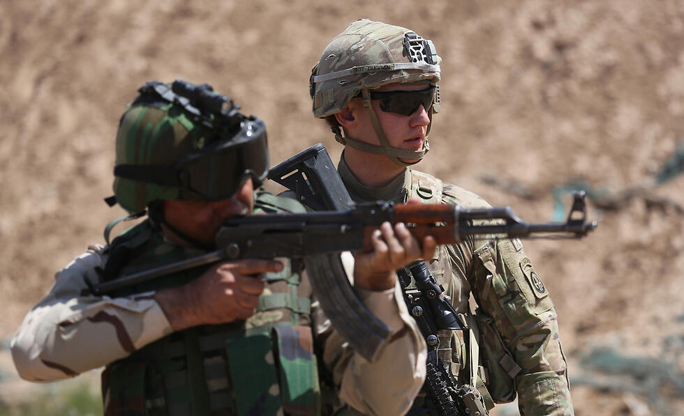 US soldier trains Iraqi security forces personnel 