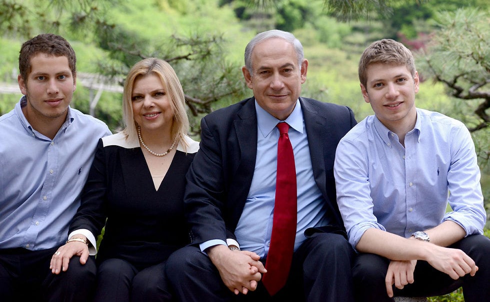 בנימין נתניהו, רעייתו שרה ושני בניהם, יאיר ואבנר. השב"כ המליץ: "אין הצדקה לאבטח שנה שלמה"