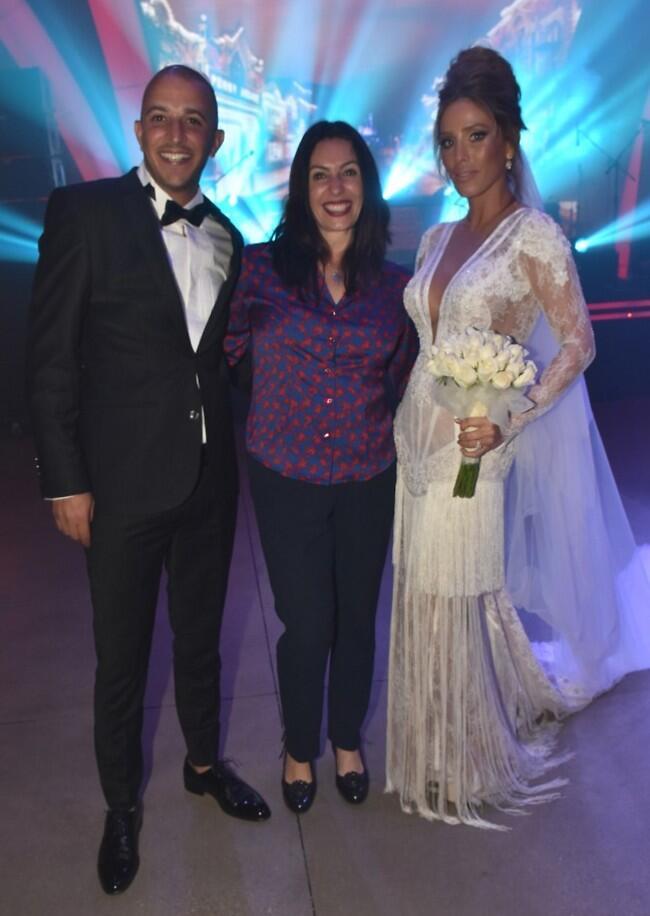 איפה השמלה מקאן? רגב עם בני הזוג צחי חזן ושיר אטח (צילום: צ'ינו) איפה השמלה מקאן? רגב עם בני הזוג צחי חזן ושיר אטח