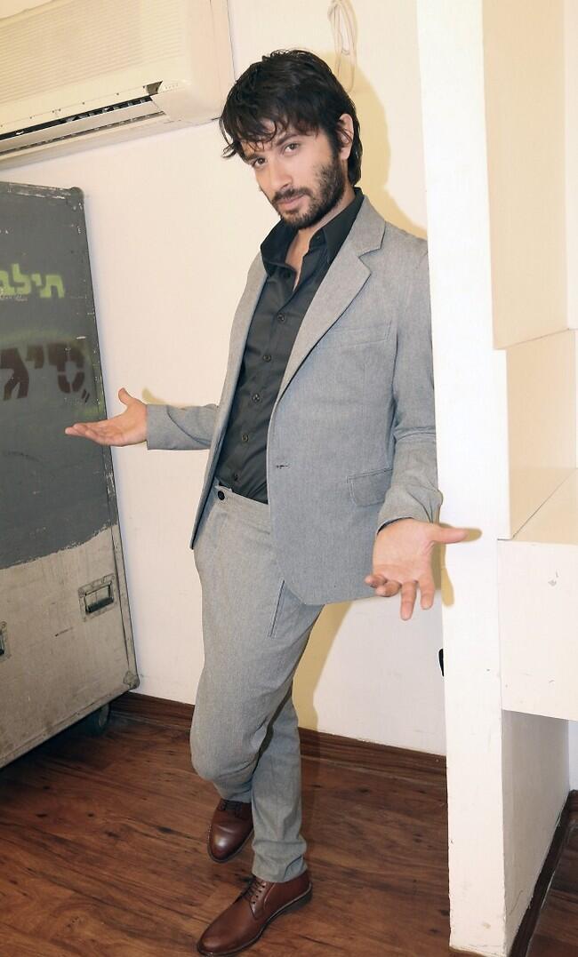 תאשר כבר את הבקשת חברות שלנו בפייסבוק! דנקר