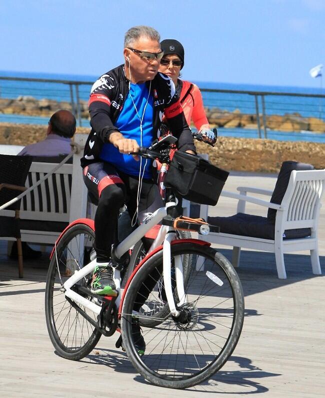 אחרון שמגיע מזמין לוויקנד בפריס. פפושדו ופלורנס