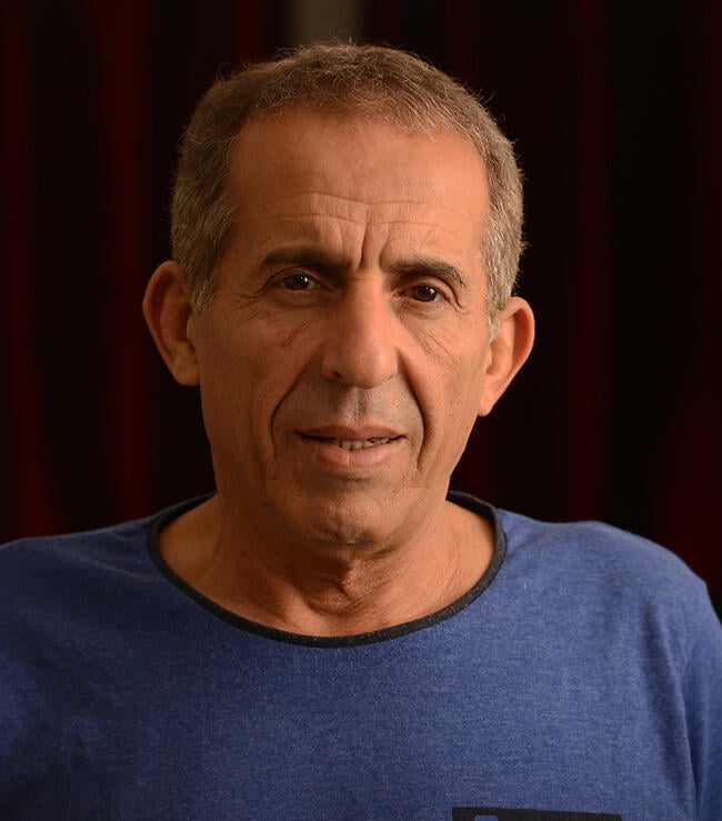 "השה התמים עולה מרצונו כקורבן". מדינה