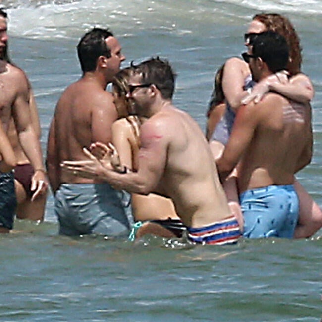 ריאן ריינולדס מבסוט מהחיים (צילום: splashnews) ריאן ריינולדס מבסוט מהחיים