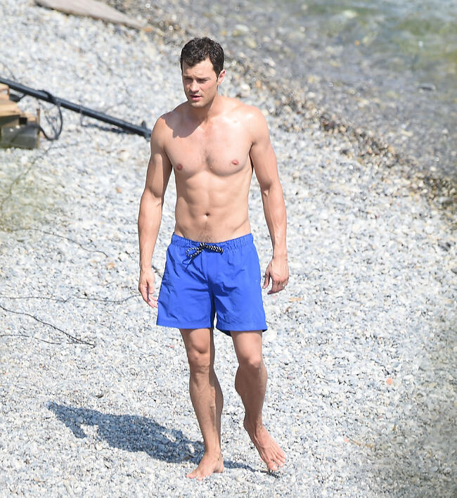 איך לומר, גם אתה לא מכאיב לנו בעיניים (צילום: splashnews) איך לומר, גם אתה לא מכאיב לנו בעיניים