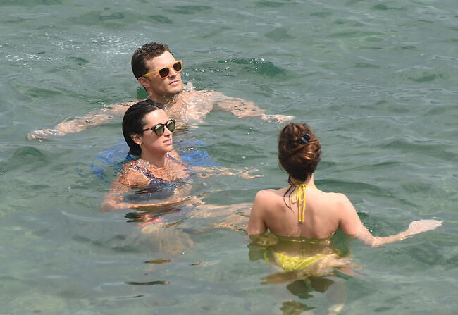 אצלנו כל יום הוא יום הבא את אשתך לעבודה (צילום: splashnews) אצלנו כל יום הוא יום הבא את אשתך לעבודה